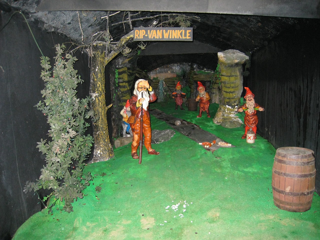 Vacation 2007-12 - Rock City 0325.jpg - Rock City outside of Chattanooga Tennessee has been a tourist attraction since 1932. I remembered seeing barn roofs painted with "See Rock City" and wanted to pay a visit to its home on Lookout Mountain. Christmas Vacation 2007-08.